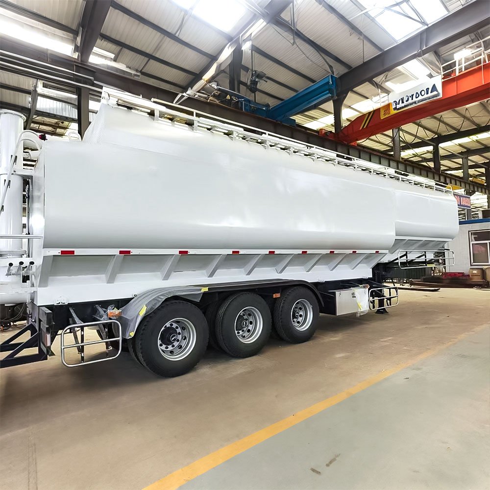 3 axles bulk feed semi trailer with large capacity tank and triple axle chassis