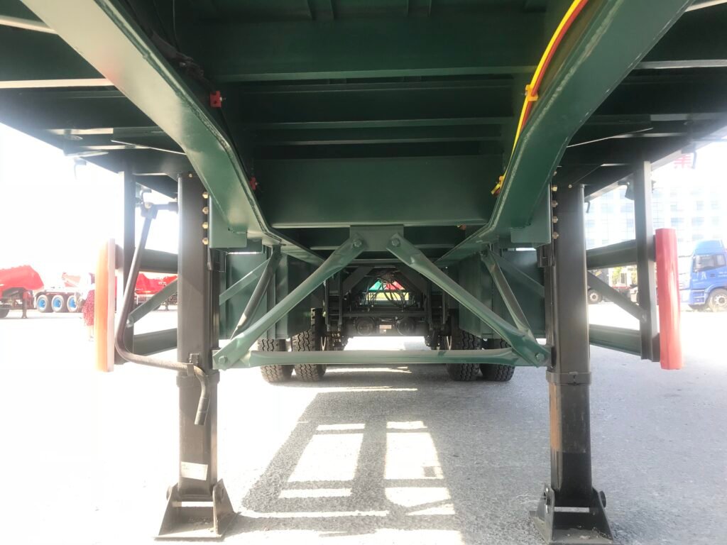 Two-speed landing gear supporting trailer during loading and parking