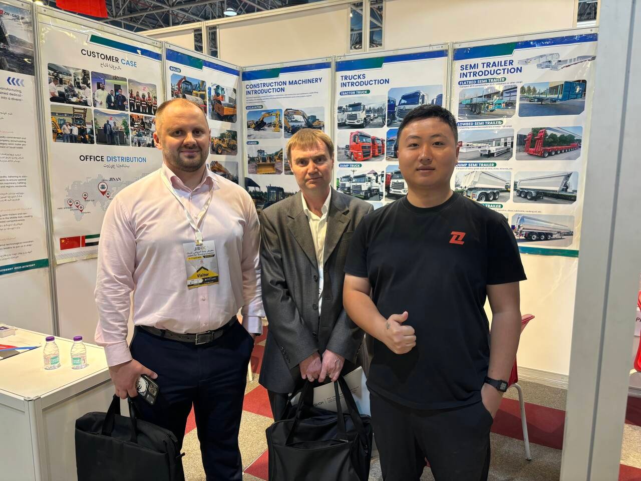 ZW Vehicle Group team meeting with UAE customer at Saudi exhibition for asphalt tanker cooperation