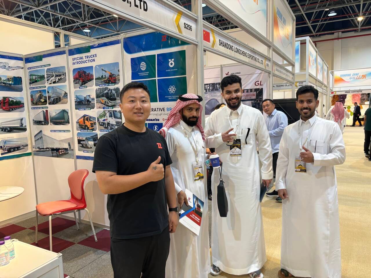 ZW Vehicle Group team with Saudi client at Riyadh expo discussing chemical tanker project
