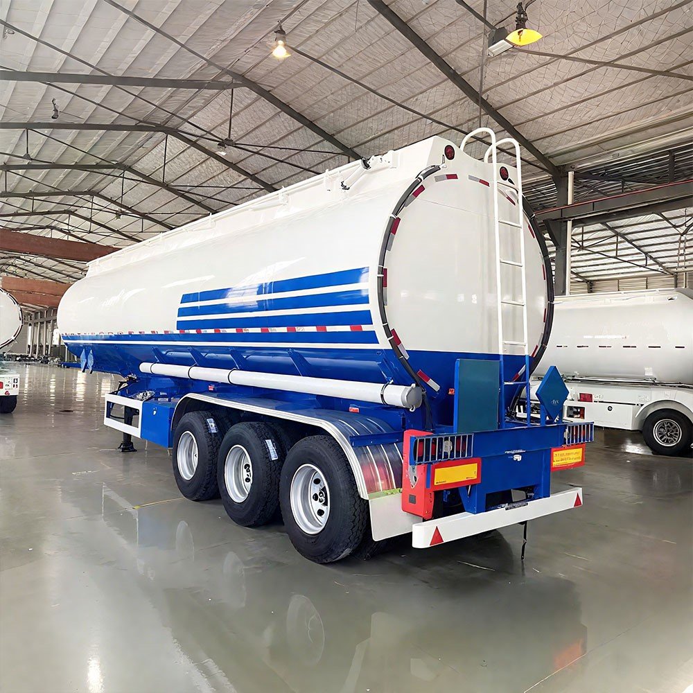 Carbon steel trailer transporting liquid material