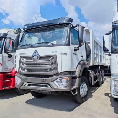 HOWO NX 400HP 6×4 dump truck being loaded with sand